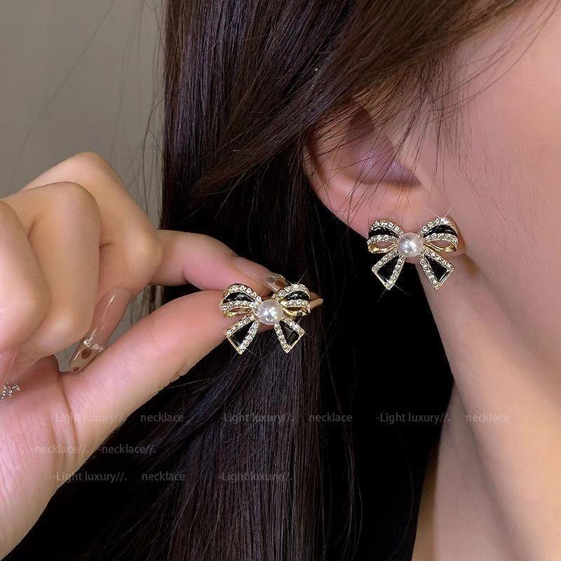Silver Needle Black Crystal Geometric Stud Earrings Niche Versatile Earrings Temperament Light Luxury Premium Earrings
