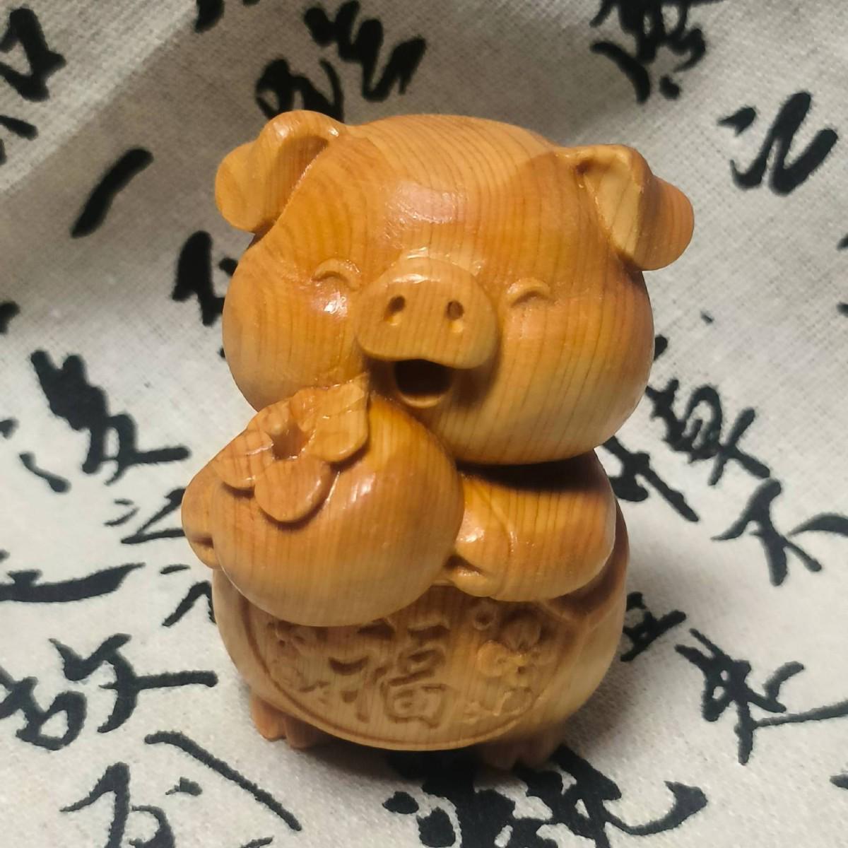 Cliff Cypress Wood Carved Pig Ornament for Wealth and Fortune - Cute Handheld Zodiac Decor