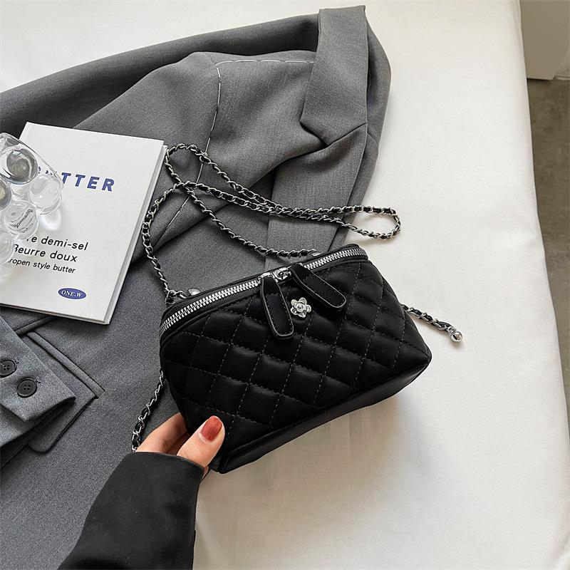 Rhombus Embroidery Thread Small Bag Women's 2025 New Summer Popular Versatile Chain Messenger Bag Small Square Bag