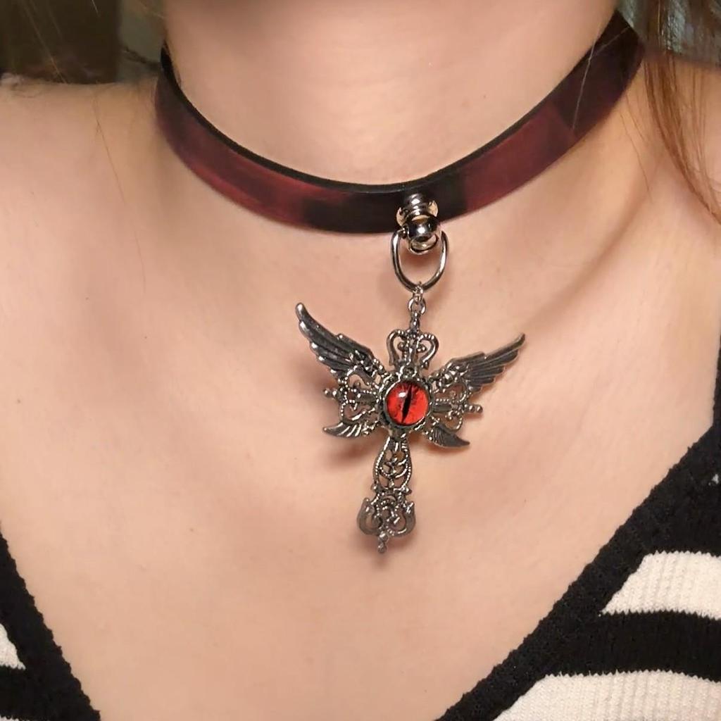 Chique Pittige Meisje Leren Bel Choker Ketting – Uniek Minderheidsontwerp