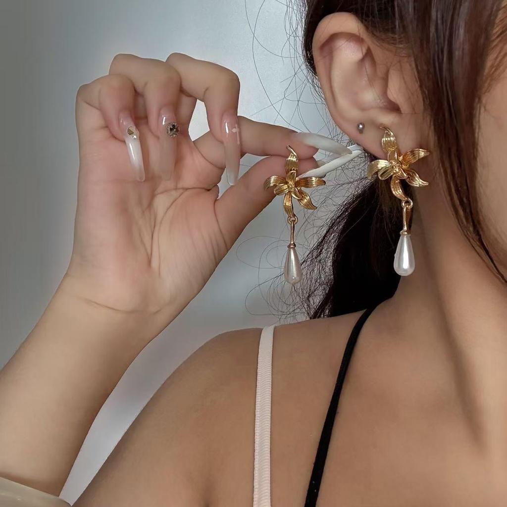 Koreanische Metall-Blumen-Perlen-Quasten-Hängeohrringe - Damen Retro High-End Vielseitiger Stil