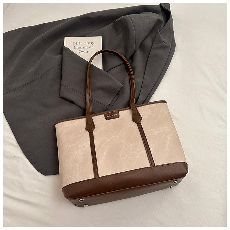 

2025 лето новая высокоценная сумка для поездок на работу женская зарубежная сумка через плечо модная сумка-мессенджер большой вместимости сумка-тоут