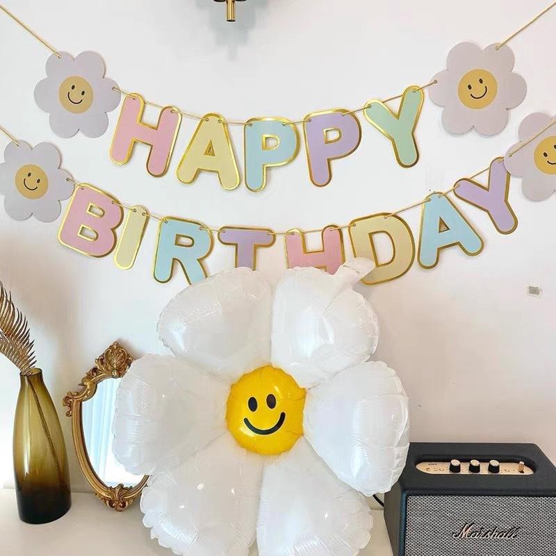 Daisy Happy Birthday Party Dekorace Banner Bílá květinová girlanda Vlajka Narozeninová party Dekorace Dekorované scény Bunting potřeby
