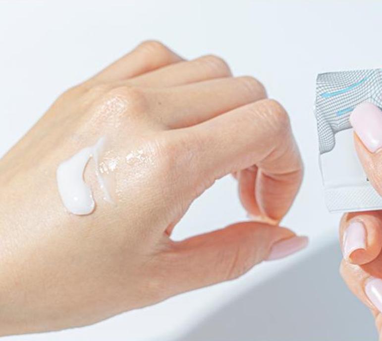 [Blooming Cell] Straffende, straffende Halscreme 2 g x 10 Stück