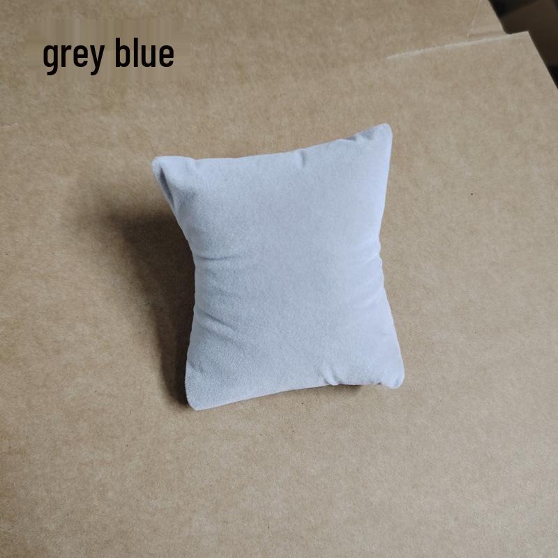 Συμπαγής Δερμάτινη Θήκη Επίδειξης Κοσμημάτων και Ρολογιών με Κουβέρτα από Φανέλα και Σακουλάκι από Μετάξι Βαμβάκι.