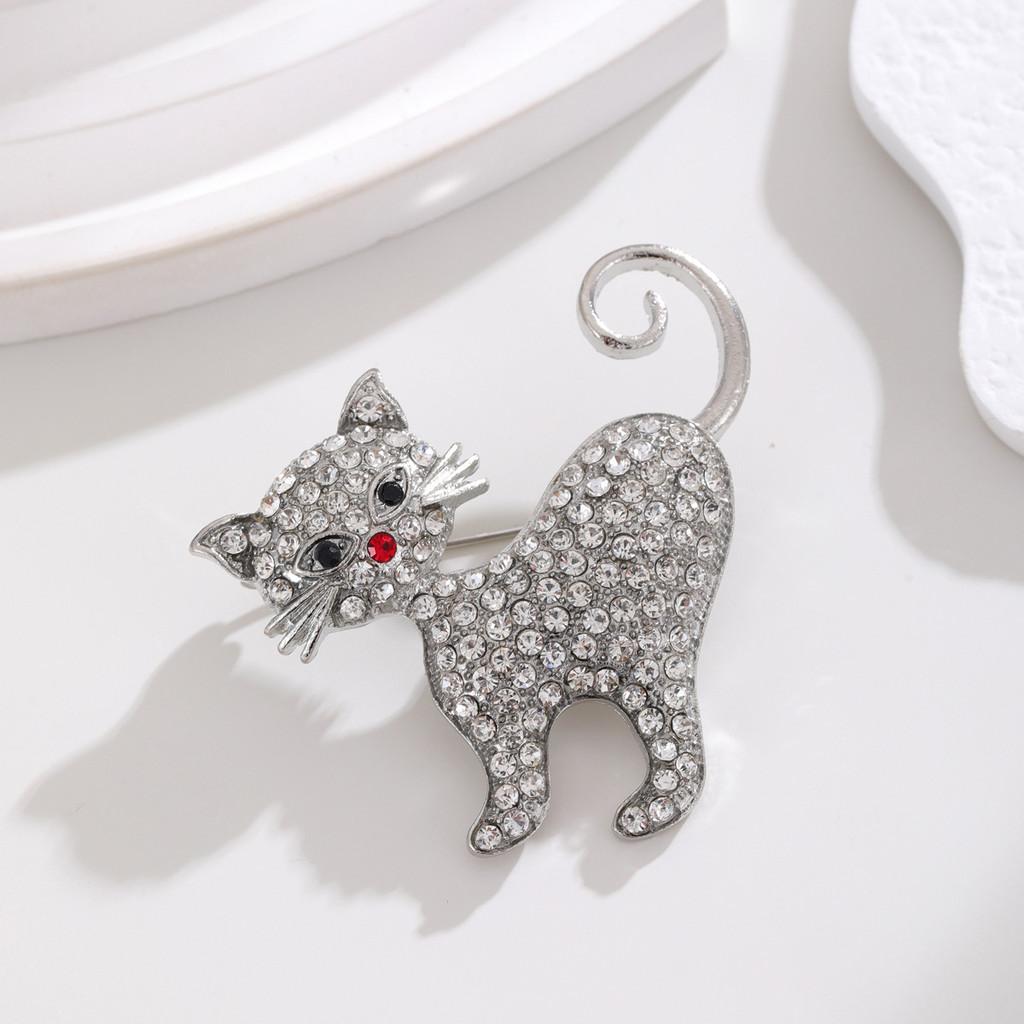 Retro Animal Brooch Pin With Zinc Alloy Material For Summer