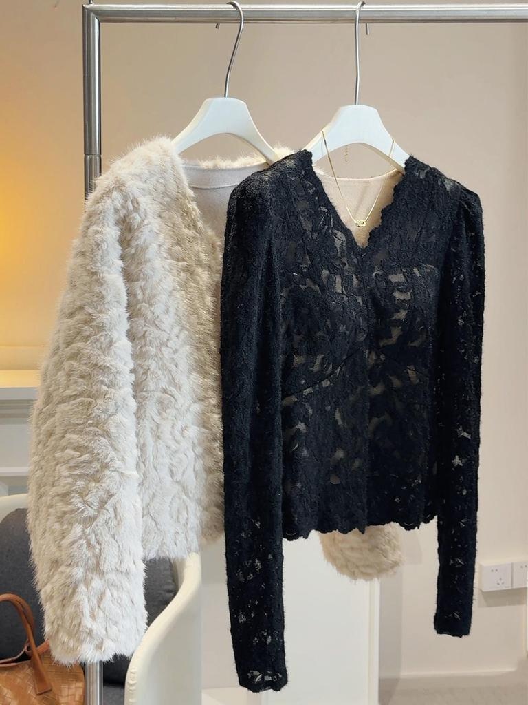 Women's V-Neck Lace Shirt with Chest Pads - Slimming, Long-Sleeved Flocked Design for Autumn/Winter 2025.