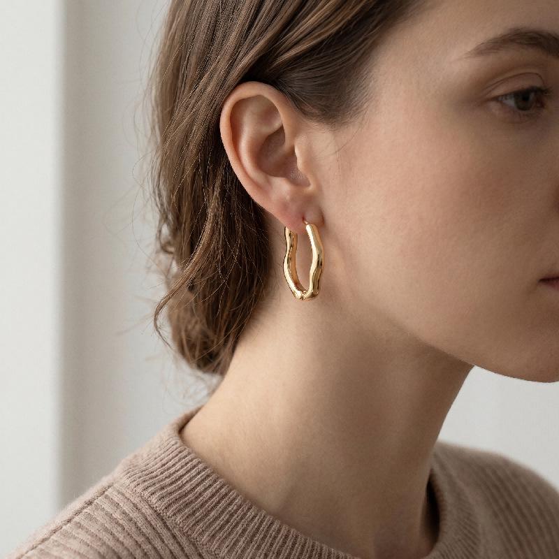 Luxury Gold Hoop Earrings for Women - Unique Design with Versatile Style
