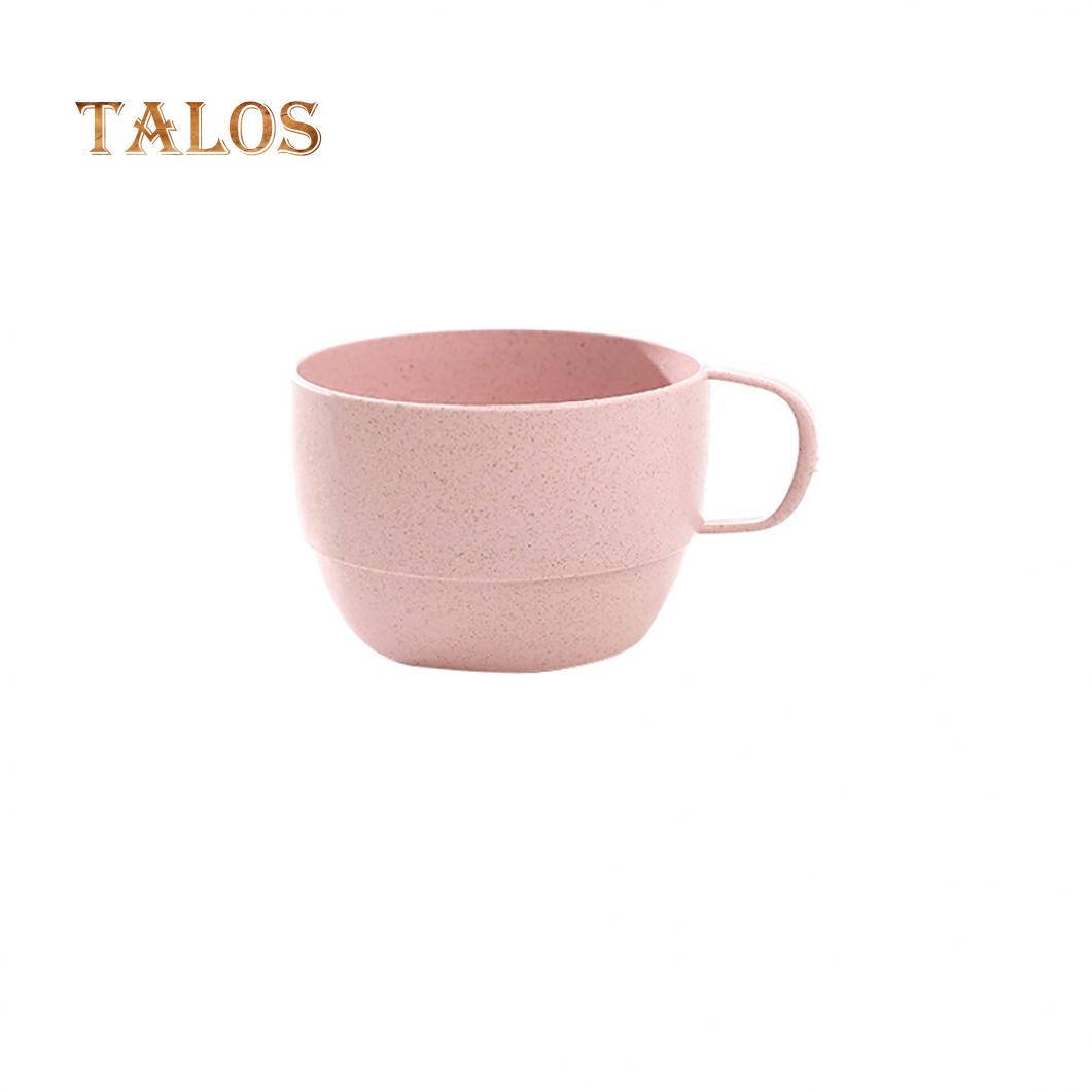 

Пшенична солома в європейському стилі. Сніданок. Чашка молока. Чашка кави. Чай. Сік. Кухонний інструмент.