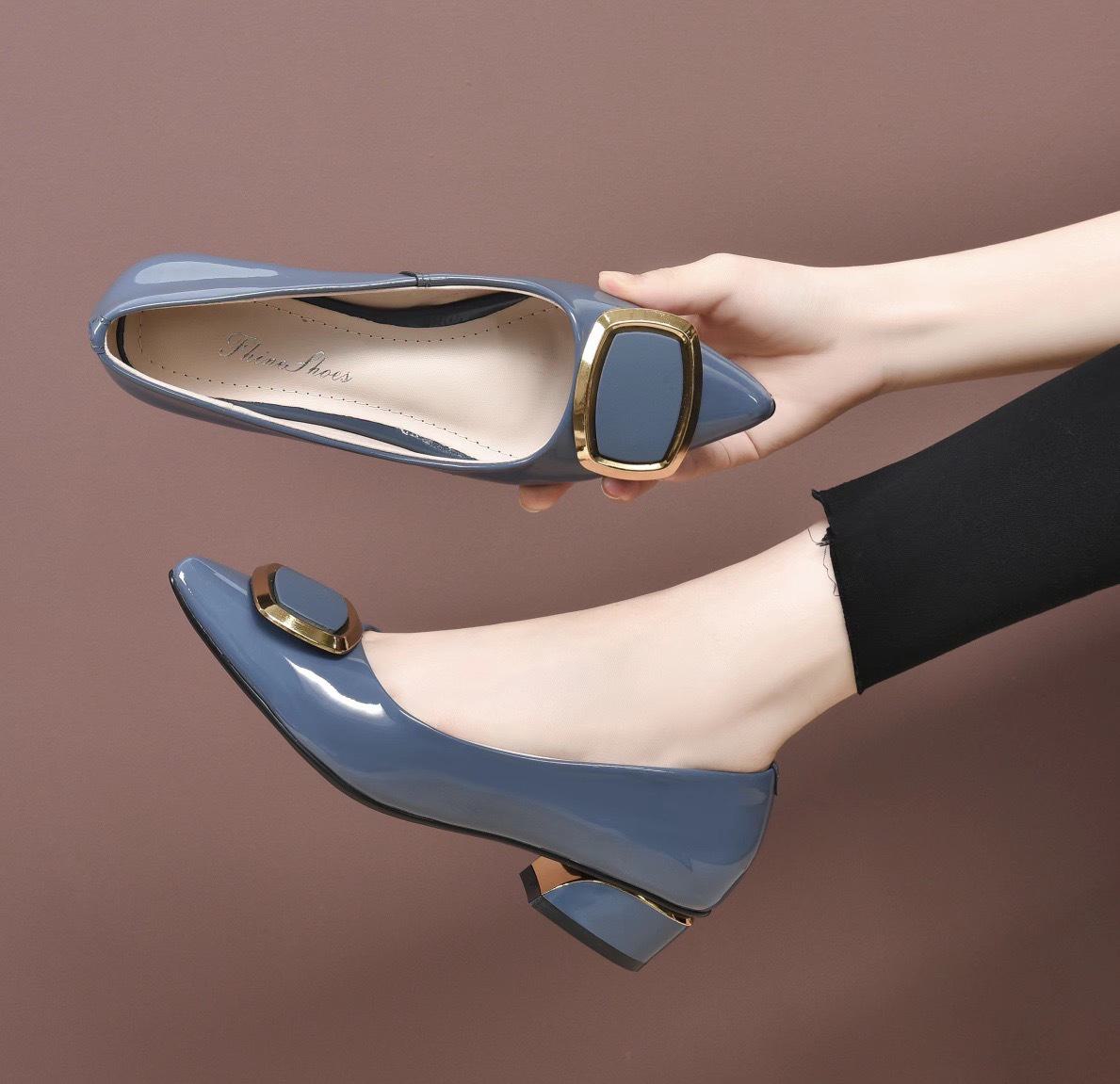 

Лето 2024 года, новые женские туфли из лакированной кожи на высоком толстом каблуке 37