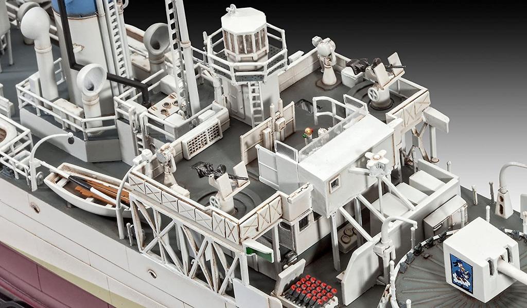 German Revell Corvette HMCS Snowberry Plastic Model Kit 05132 1/144 Flower-class