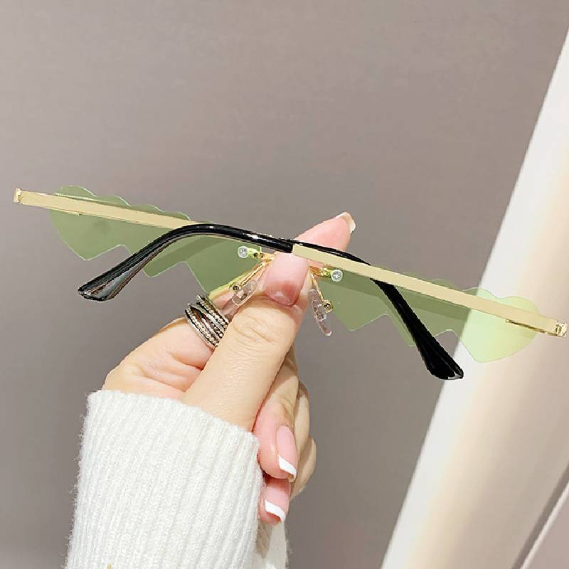 Shaped Women Heart Sunglasses In Various Colors Suitable For Photography Travel