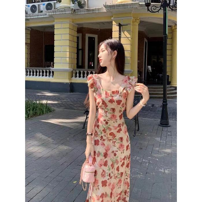 French Retro Floral Dress Women's Summer 2026 New Flying Sleeves Design Feeling Waist and Thin A-shaped Long Dress