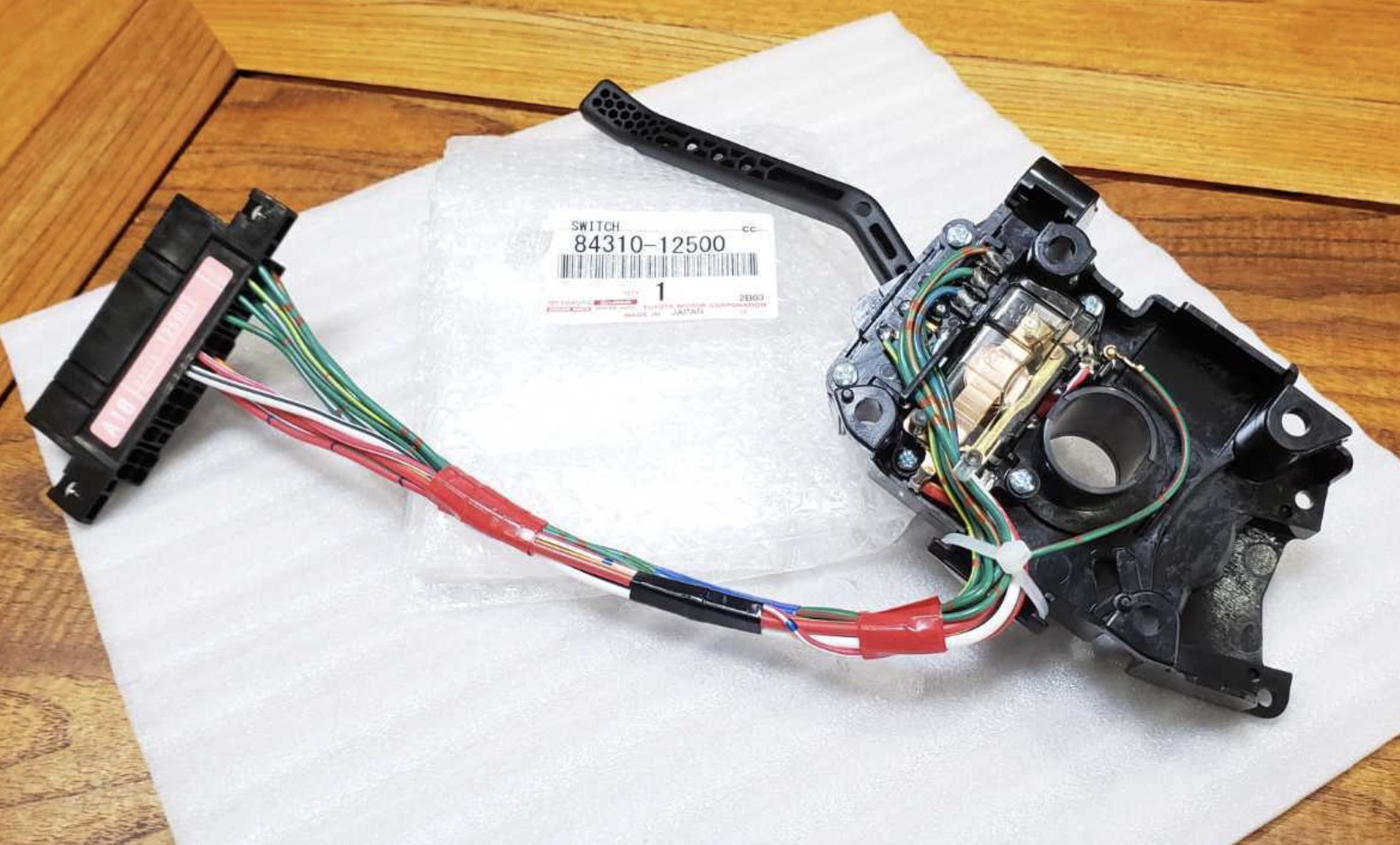 

TOYOTA Genuine COROLLA LEVIN AE86 Indicator Turn Signal Switch 84310-12500