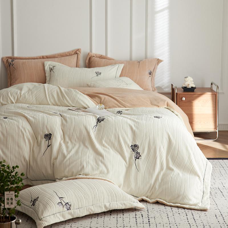 

Класс А для матери и младенца, гипоаллергенный, ощущение обнаженной кожи, утолщенный, теплый, трехмерная резная молочная флисовая вышивка, осенне-зимний комплект из 4 предметов 1.2m bed sheet three-piece set