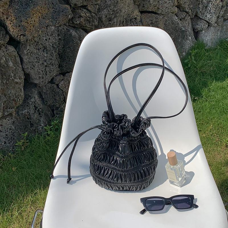 IELGY Women's Shoulder Bag, Large-capacity Personalized Trend Bucket Bag, Drawstring PU Soft Leather Creative Pleated Bag