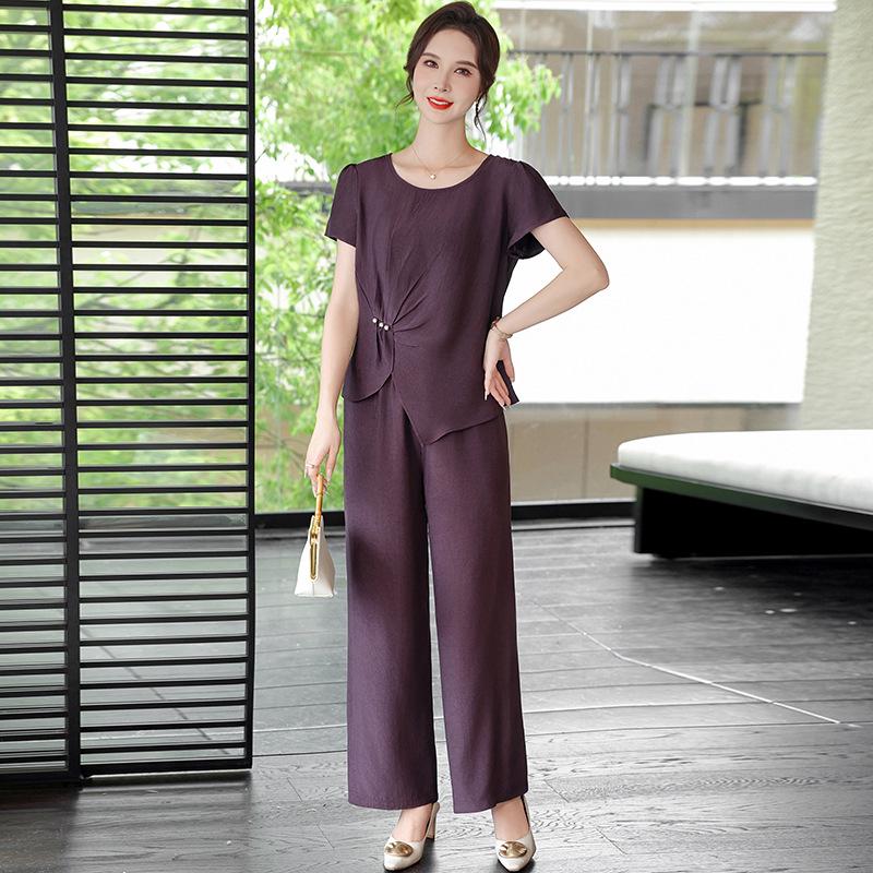 

Mom s 2026 Ice Silk Summer Set: Short-Sleeve T-Shirt & Wide-Legged Pants for Middle-Aged Women L [up to 105 lbs recommendation]