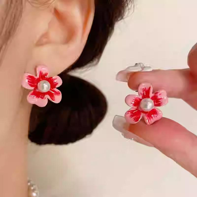 

Pink spray paint pearl flower stud earrings French fashion sweet design earrings fresh literary versatile earrings