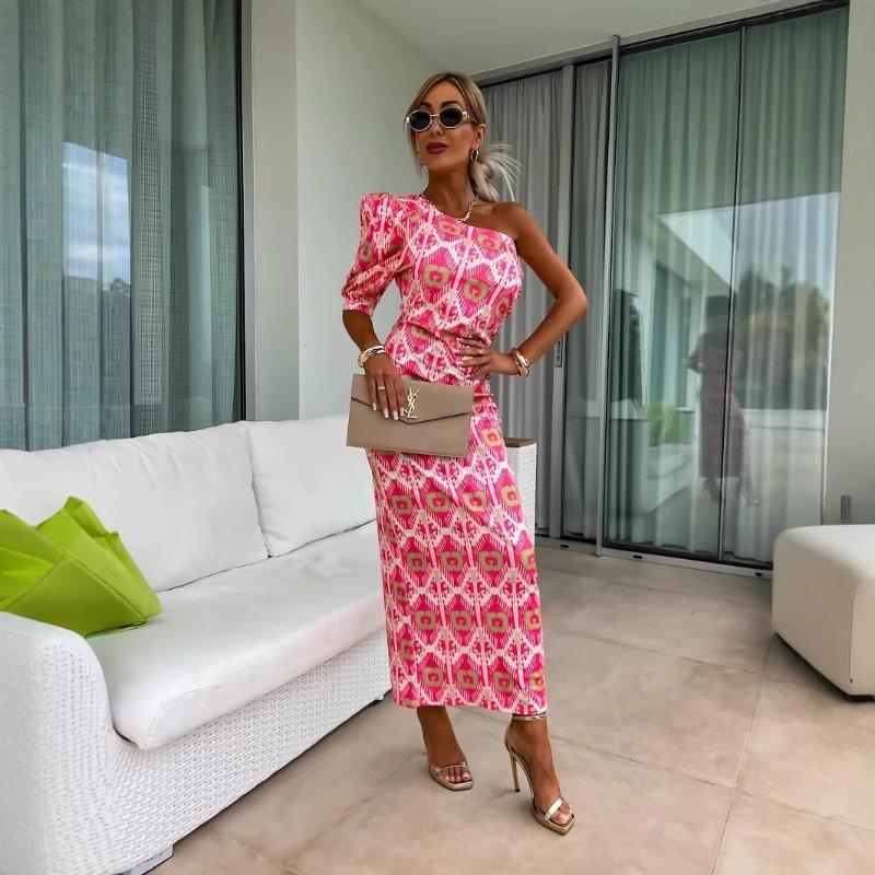 Neues, sommerlich modisches und sexy schulterfreies bedrucktes Kleid mit Taillenschlitz und gespaltenem Saum Damenbekleidung