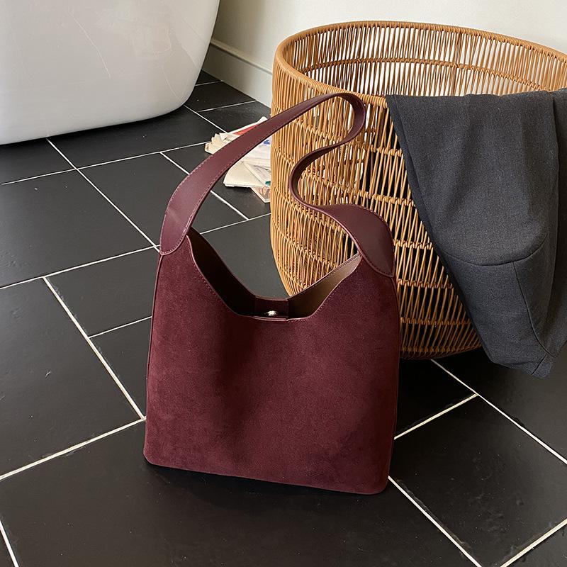 Large capacity bag women's 2025 new trendy autumn and winter premium sense retro suede shoulder bag commuter tote bag
