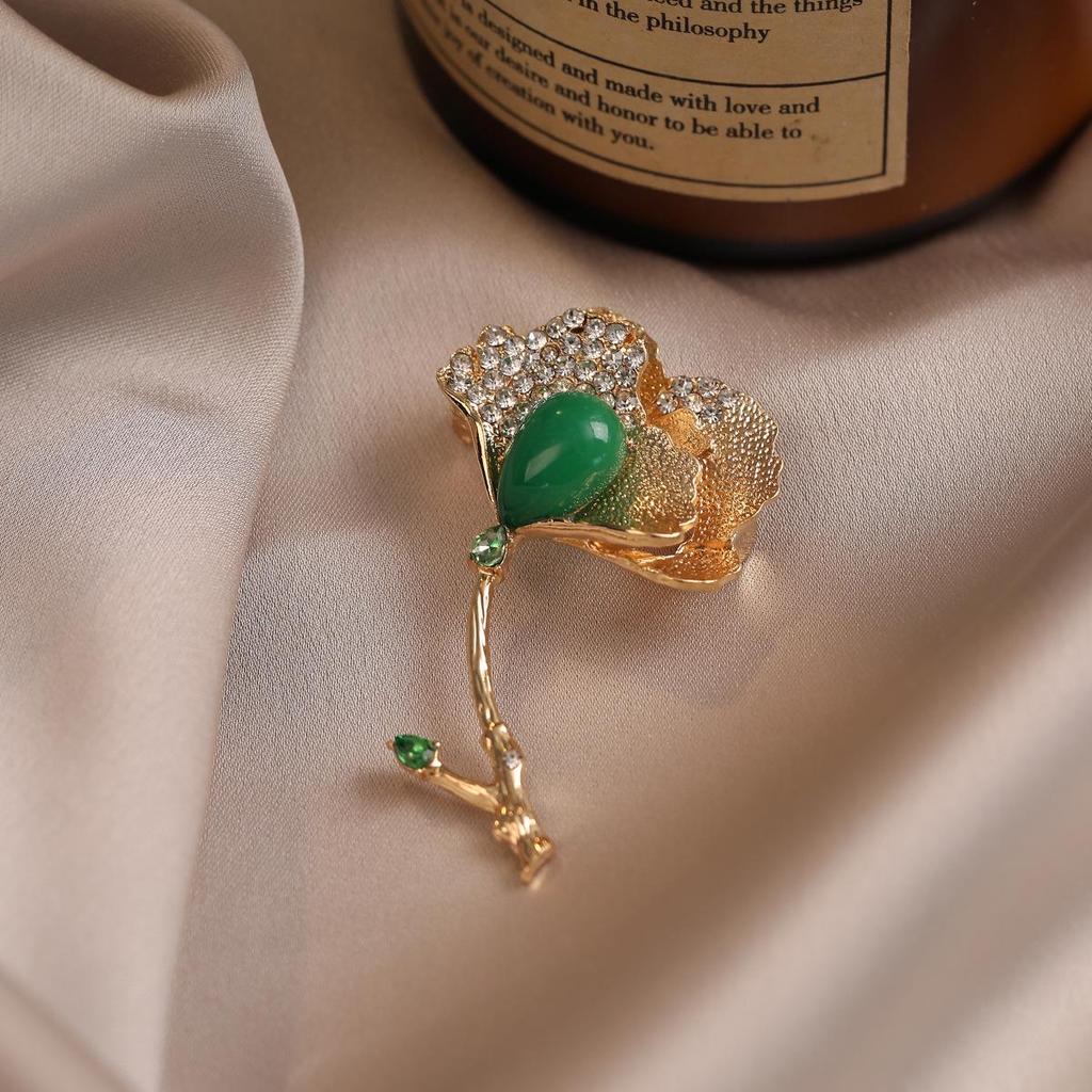 Elegante Schmetterlingsbrosche mit Perle – Damen-Modeschmuck-Anstecknadel von hoher Qualität