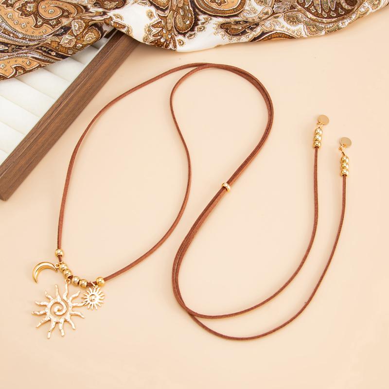 Simple Retro Hollow Out Sun Adjustable Pendant Necklace Rope Necklace Vintage Pull Out Collarbone Chain Jewelry Accessories Gift