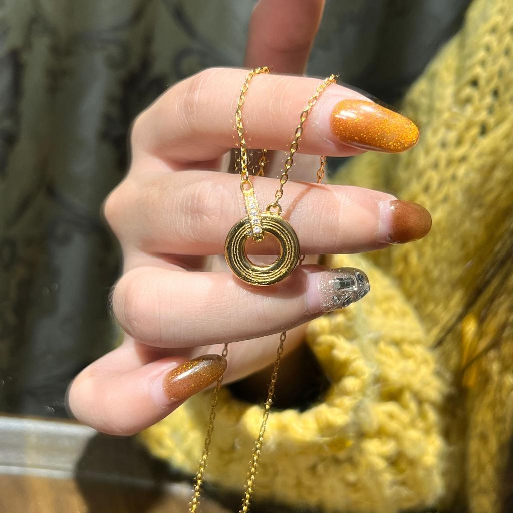 Roter Korund Runder Kuchen Halskette Design Sinn Farbiger Diamantring Pulloverkette Schiebbar Verstellbar Live-Übertragung Zubehör