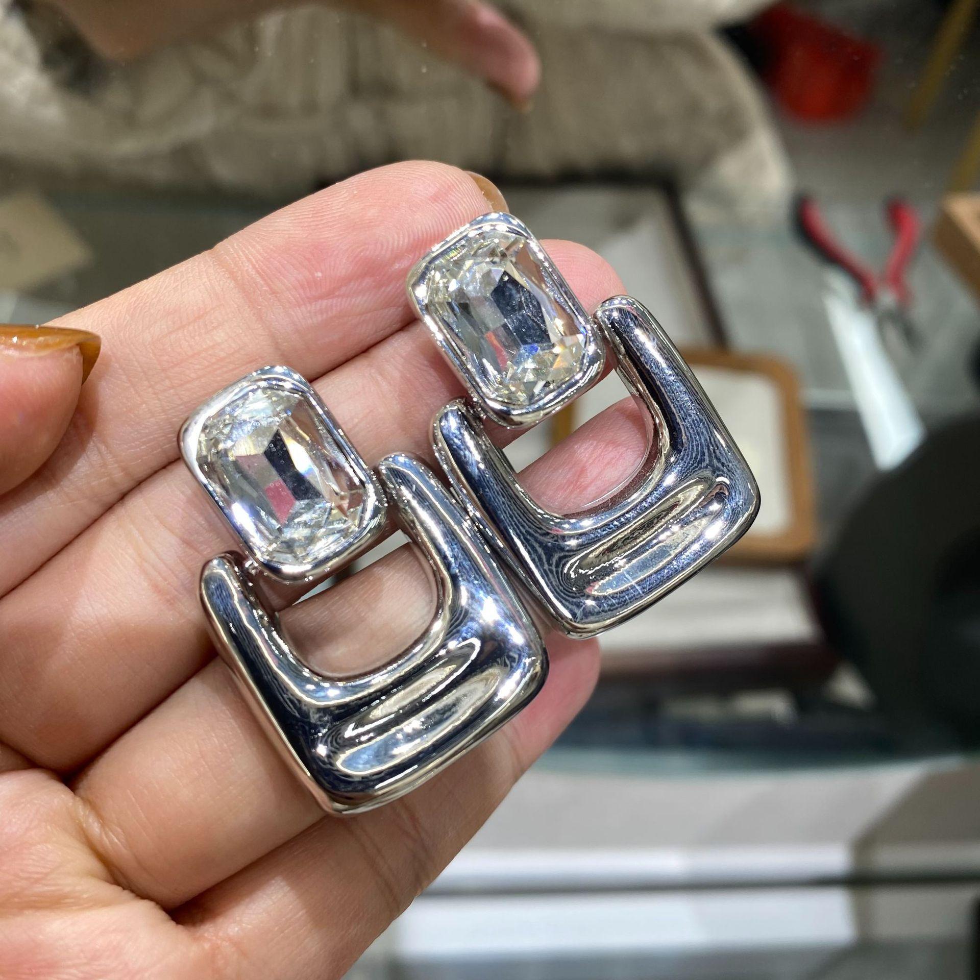 French Retro Light Luxury Premium Mirror Metal Geometric Square Gemstone Earrings Fashionable Temperament Celebrity Style Earrings