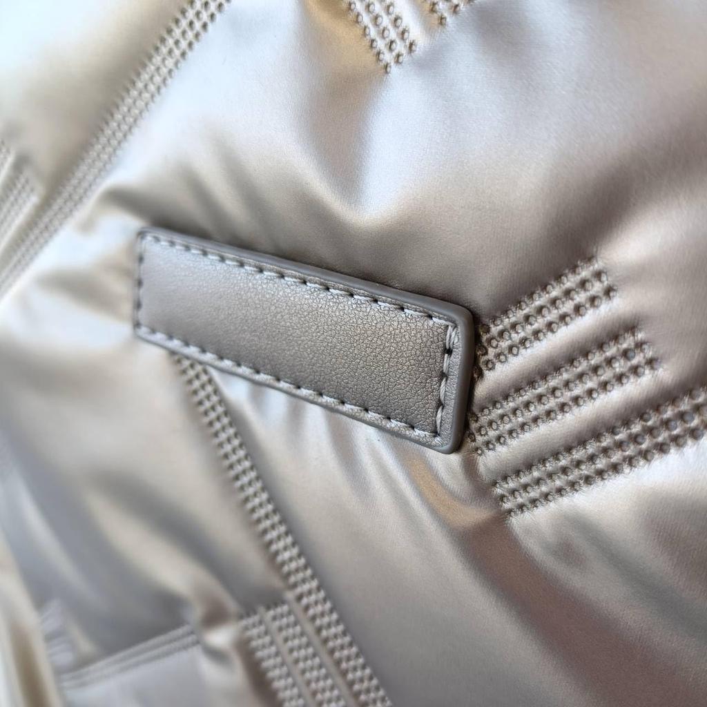 [mauve] Lightweight and Fluffy Nylon Shoulder Bag, Weighing 24 Grams, 2-Way, CrossbodyStrap, Perfect for Rainy Days, Unisex, Men's and Women's (Black)