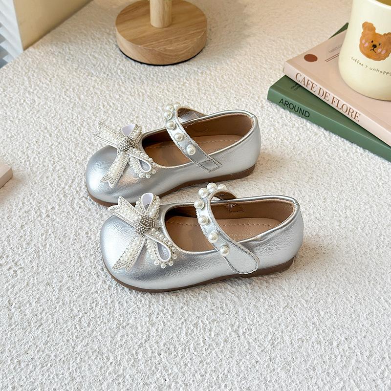 

Girls bow small leather shoes 2025 spring and autumn new baby girl soft-soled princess shoes little girl fashion shoes 22-25 yards whole box shot 40 pairs серебряный