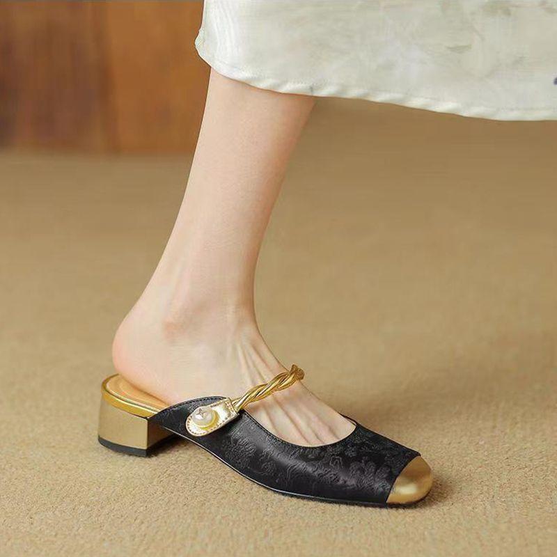 Retro embroidered bag head sandals women's 2025 summer new temperament with skirt, mid-heel half slippers, and Mueller shoes