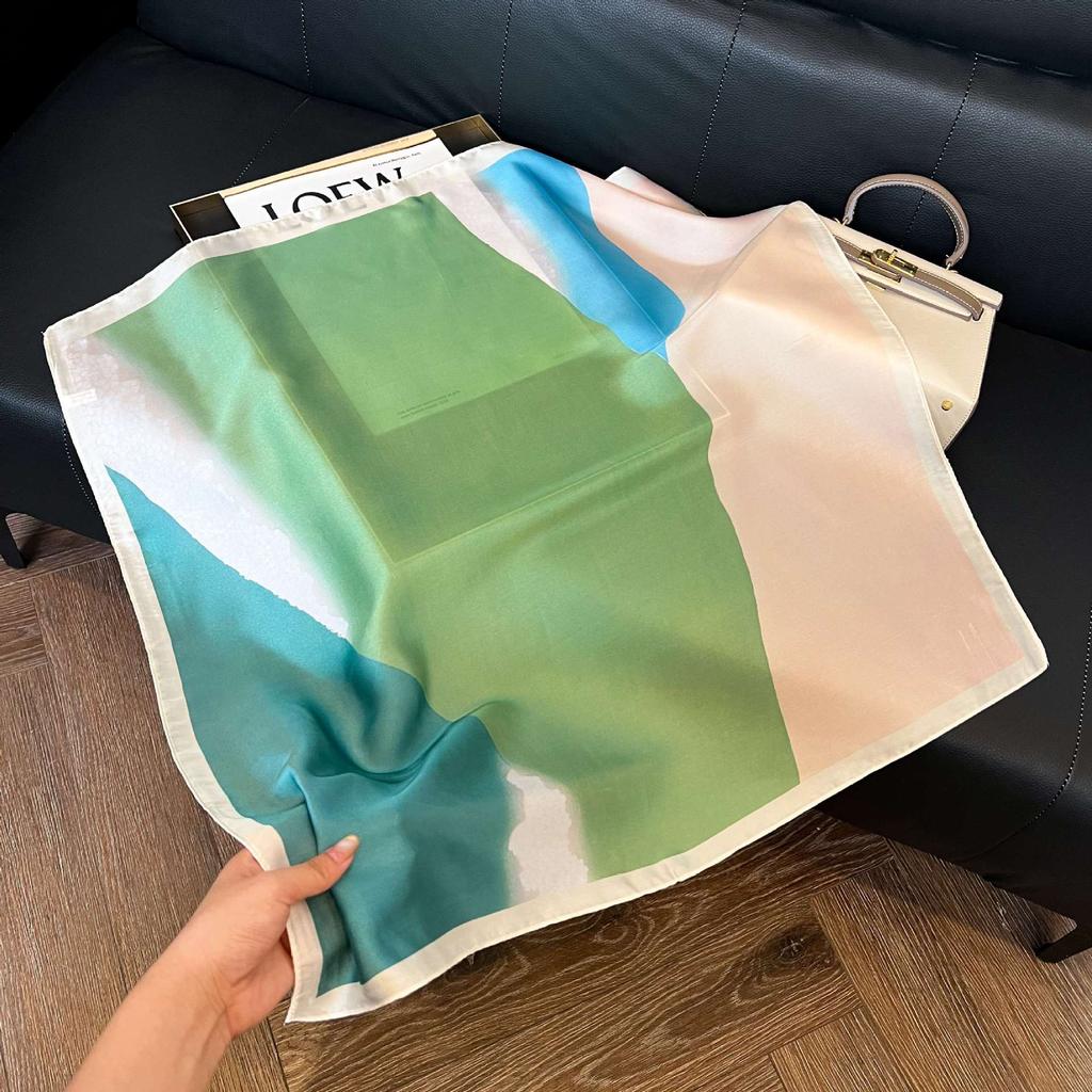 Simulated silk women's small square scarf, Korean cashew nut leopard print small silk scarf, headscarf, four-season scarf, professional scarf.