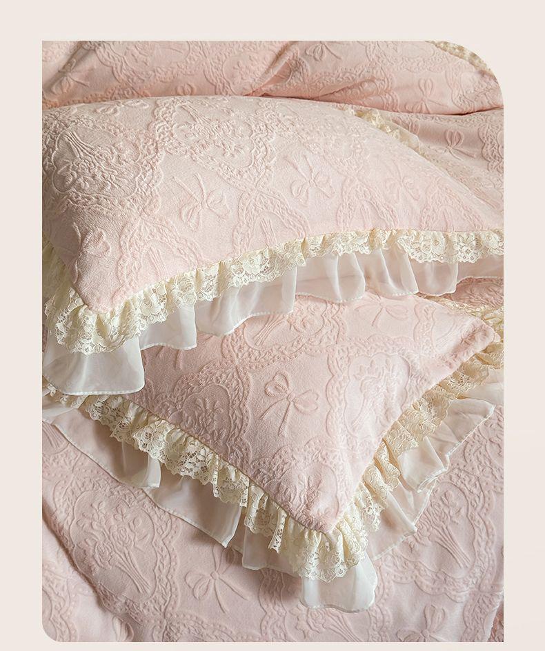 G5Z Princess Milk Velvet 4-Piece Set: Extra Thick French Lace Bedspread & Fitted Sheet