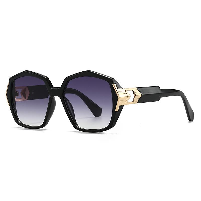 

New Fashion High Quality Men Vintage Square Gradient Sunglasses Outdoor Dark Black Trending Shades UV400 Women Sun Glasses