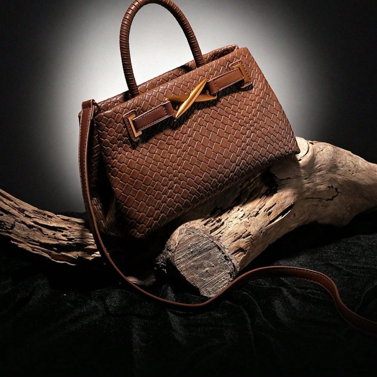 

2025 Poho Woven Handbag: Fashionable Single Shoulder and Crossbody Bag for Shopping, Small Niche, High-End Feel 29.5x25x10 cm