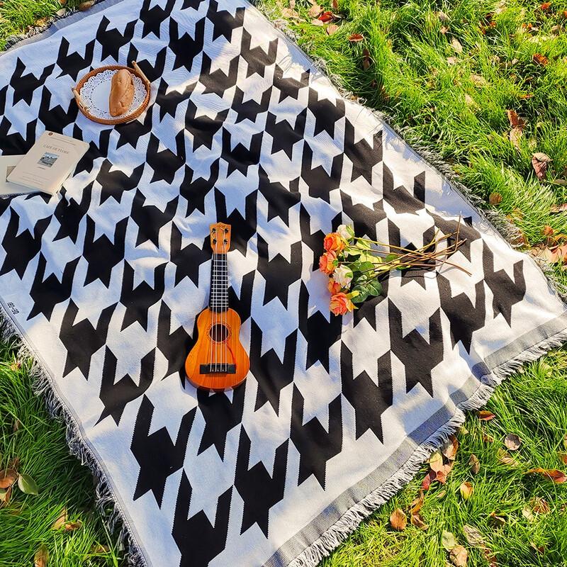 Fumede Outdoor Moisture-Proof Picnic Blanket