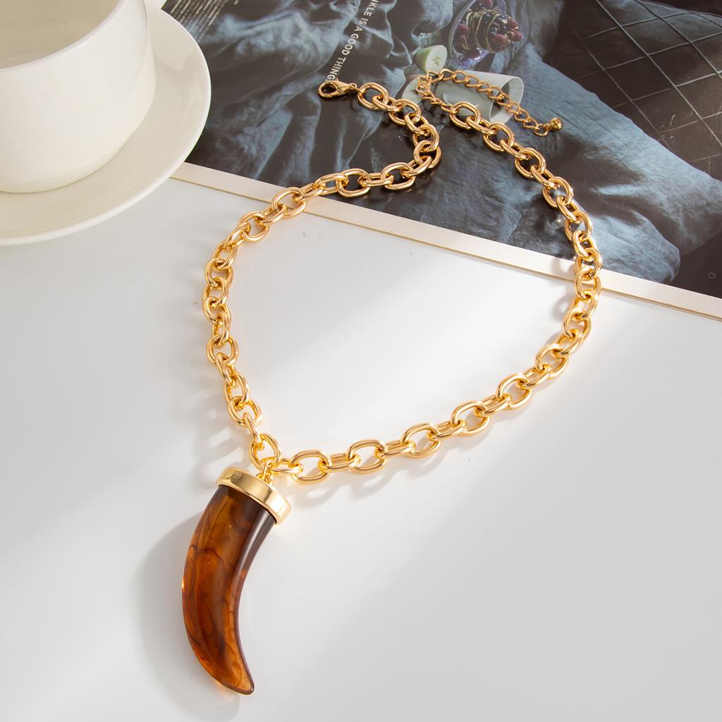 Ethnic Style Smudged Resin Pointed Horn Wolf Tooth Pendant Necklace, Fashionable Style Metal Chain Necklace
