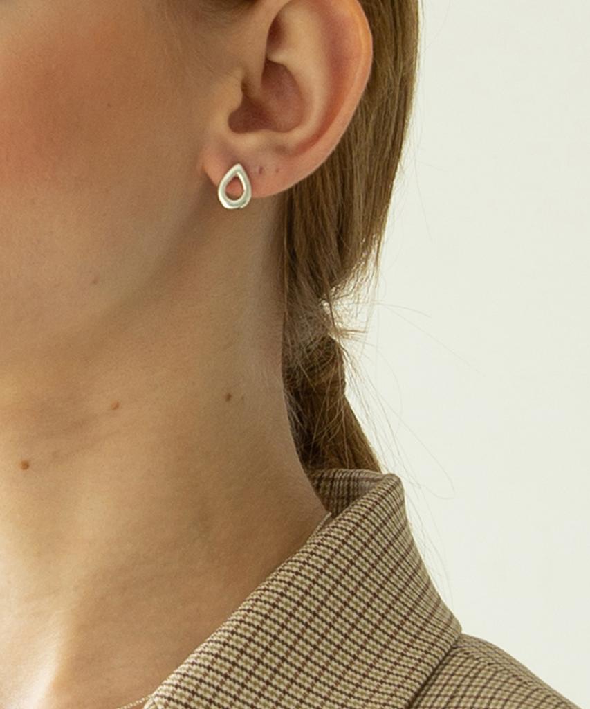 Tiede W-Drop Stud Earring