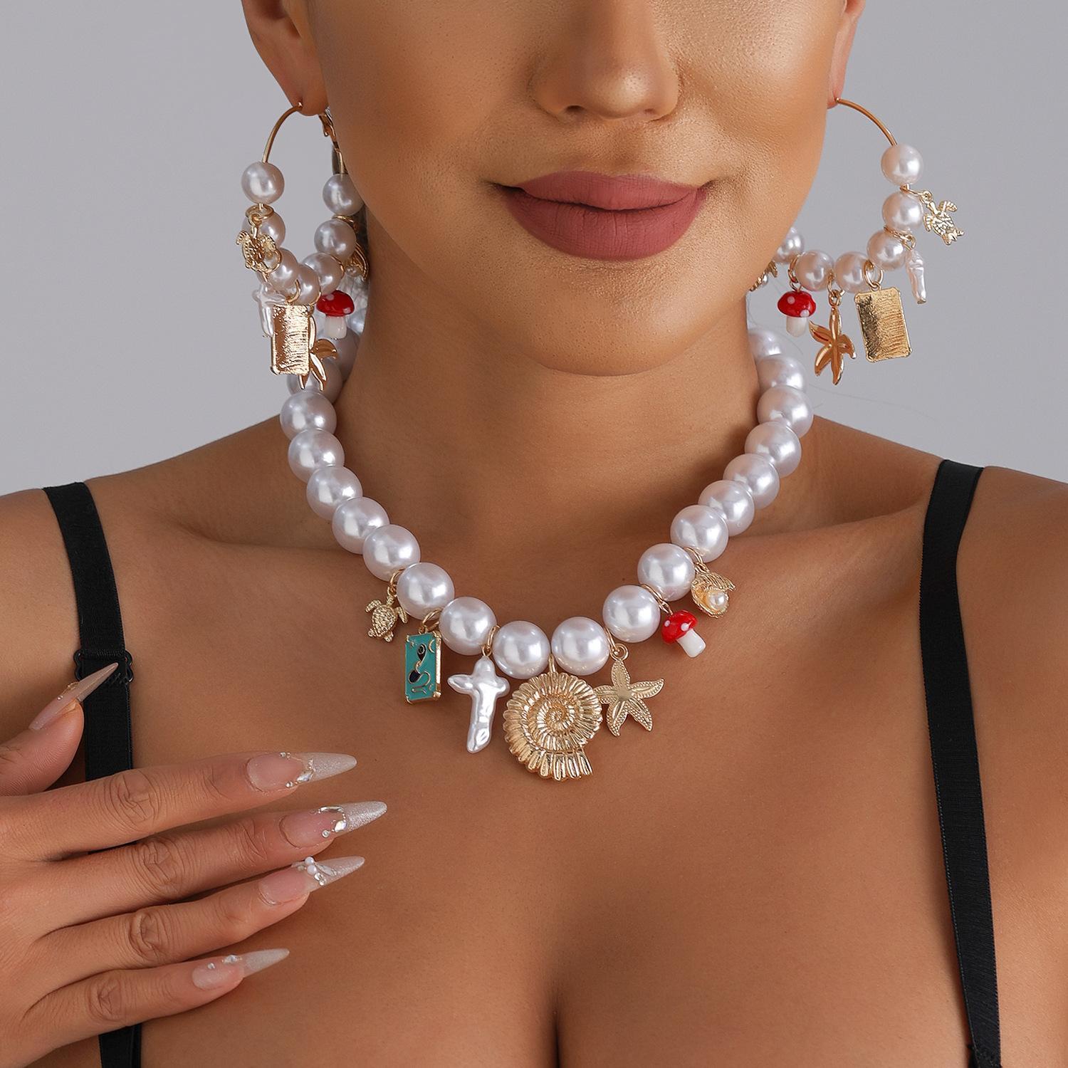 

Модные украшения для женщин разноцветный