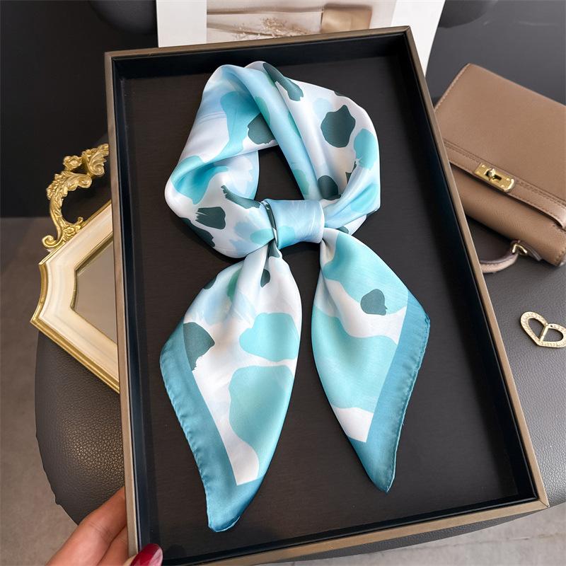 Nieuwe Mode Print Zijden Vierkante Sjaal Dames Geschikt Alle Seizoenen Decoratie Nekbanden Zakdoek Sjaals Vrouwelijke Hijab Neckerchief 66-70cm white