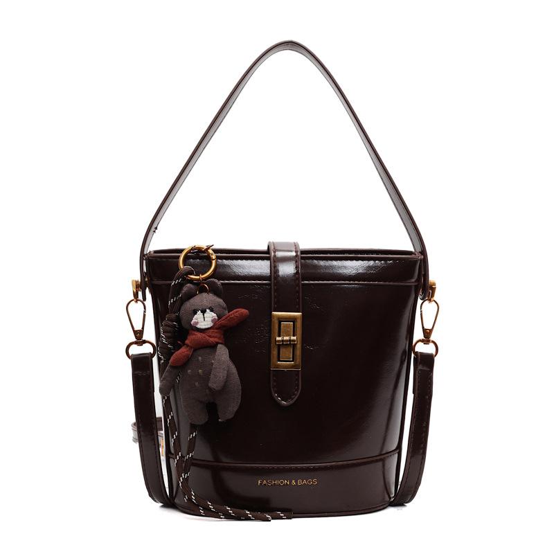 

Ручная модная сумка Женская новая повседневная универсальная сумка через плечо no pendant темно-коричневого