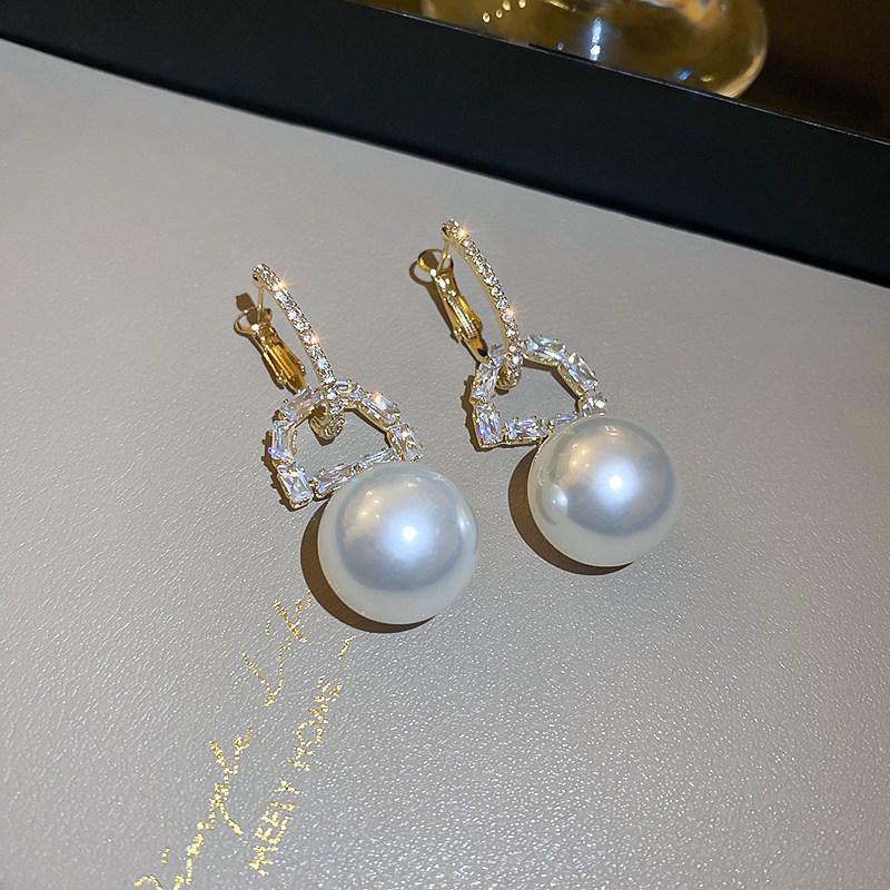 Letter D Earrings For Women Shiny Zircon Stud Earrings Light Luxury European and American Earrings Party Wedding Jewelry Gifts K