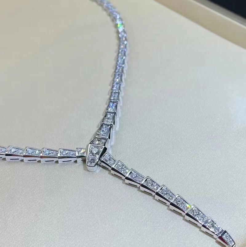 Hui Zhi Yi S925 Silver Diamond Snake Necklace - High-End Fashion Statement