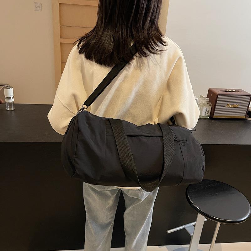 2025 New Japanese Women's Sports Yoga Bag Casual and Lightweight Shoulder Portable Messenger Bag Cylinder Bag Large Capacity