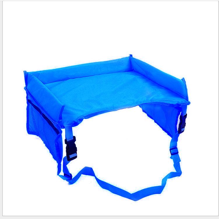 Dětský cestovní stoleček na zadní sedadlo auta a kočárek s úložným prostorem na hračky