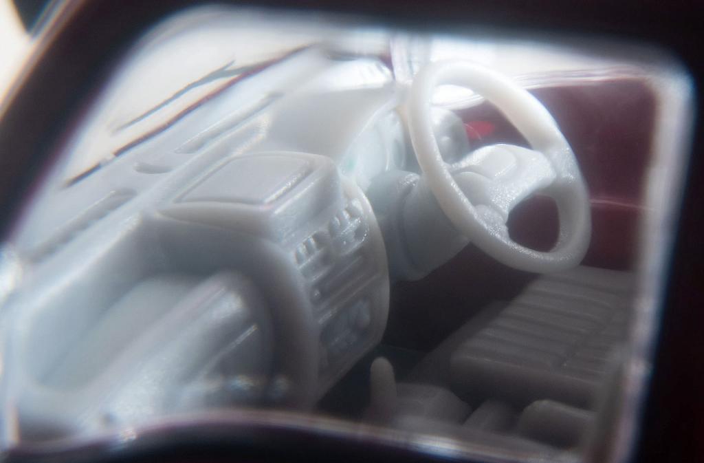 Tomica Limited Vintage Neo Subaru Sambar Dias, klasický, rok výroby 96, hotový produkt 316770 1/64 LV-N249b červená/bílá