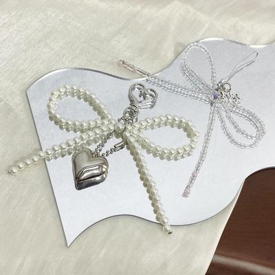 Jemný korálkový přívěsek na klíče Ručně vyráběný přívěsek na klíče ve tvaru luku Srdce Keychain Ornament Perleťová dekorace na tašky a telefony