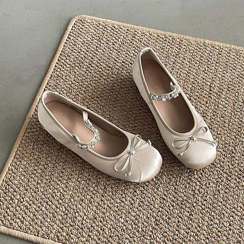 Spring and summer pearl one-word strap single shoes 2026 new French retro temperament bow Mary Jane shoes women