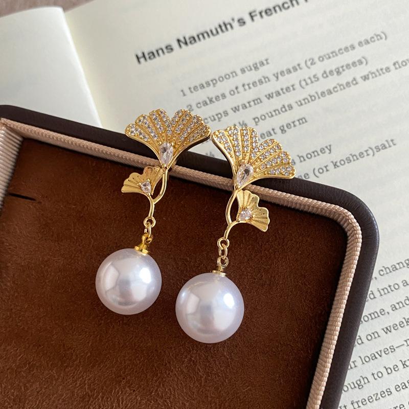 Silver needle zircon round maple leaf pendant pearl stud earrings unique design temperament earrings light luxury high-end earrings