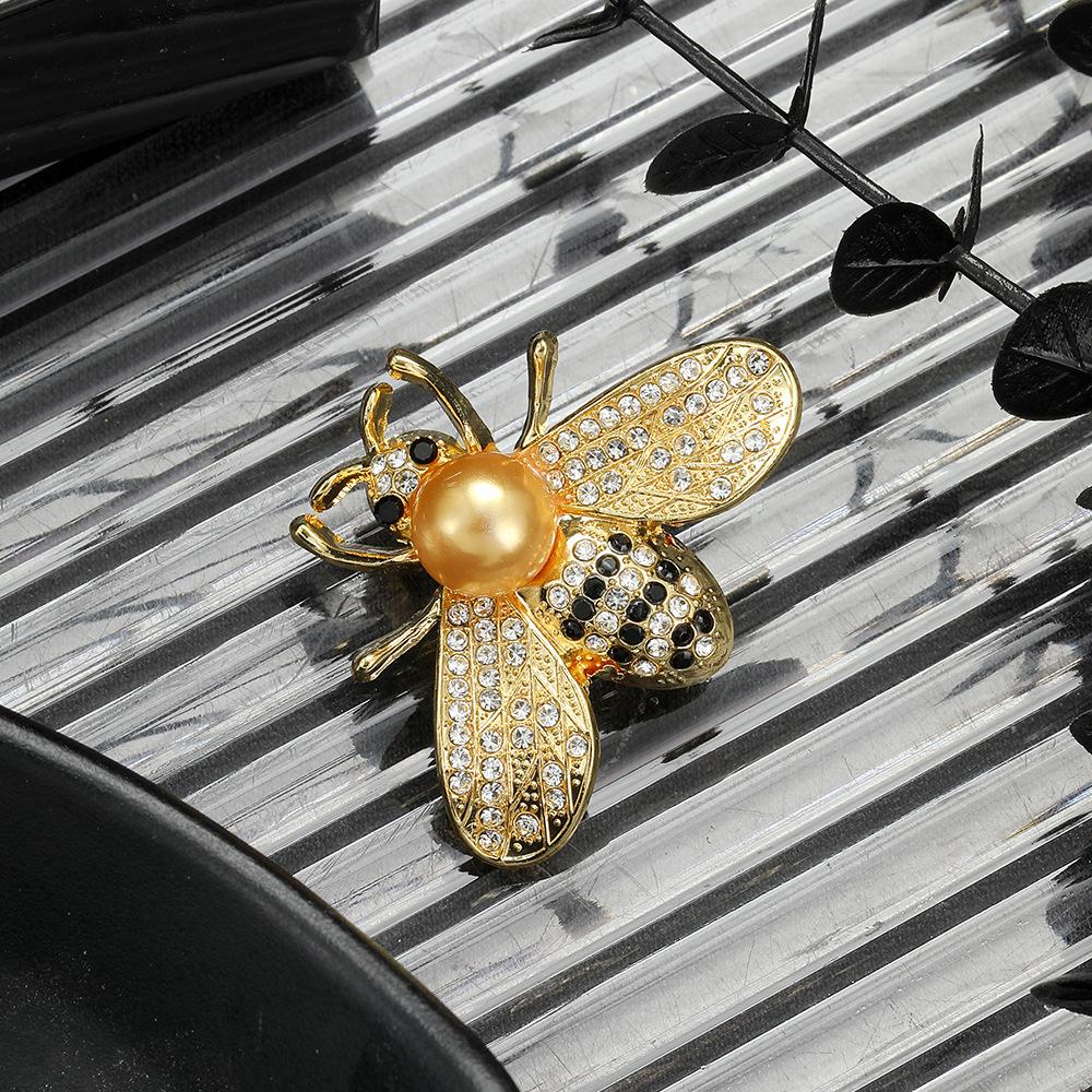 Cute Diamond-Encrusted Pearl Bee Brooch, Heavy Industry Light Luxury High-End Sense Fashion Temperament Suit Pin